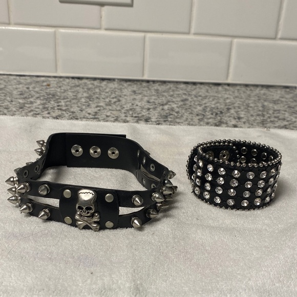 Black Skull and Stud Necklace and Bracelet set - Picture 1 of 8